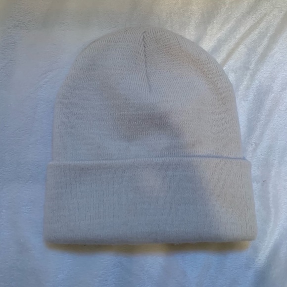 Cream coloured toque - Picture 4 of 4